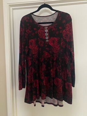 torrid Black Top with Red Rose Hook-Front Detail
